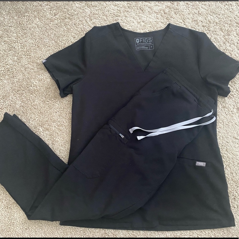 Figs Black Scrub Set - Medium - Casma 3 Pocket Top and Yola Skinny Scrub Pants
